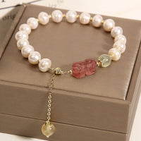 Bracelet talisman d'optimisme PiXiu en quartz fraise et perle authentique de KarmaRipple