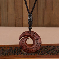 Collier pendentif en bois d'ébène et bois de santal rouge à petites feuilles de KarmaRipple, pour une meilleure protection de la fortune