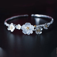 Bracelet réglable en argent sterling 925 avec fleur de prunier de KarmaRipple