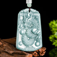 Collier pendentif en jade « Année du Dragon » du zodiaque chinois de KarmaRipple, symbole de la force du dragon qui parcourt le monde