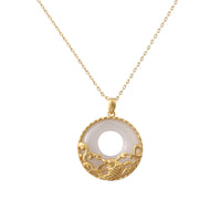 Collier pendentif prospérité en acier titane et jade ivoire de KarmaRipple