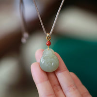 Collier pendentif en jade Hetian Bouddha rieur de KarmaRipple, symbole de richesse et de prospérité
