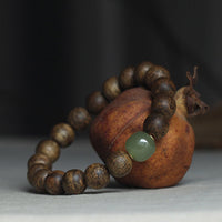 Bracelet de force de paix en jade Hetian et bois d'agar Huang Qinan de KarmaRipple au Vietnam