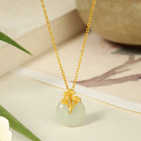 Collier pendentif prospérité en argent sterling 925 et jade Hetian, feuilles de ginkgo, de KarmaRipple