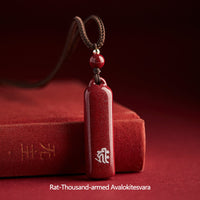 Collier pendentif en corde de protection avec amulette en cinabre et Bouddha du zodiaque chinois de KarmaRipple