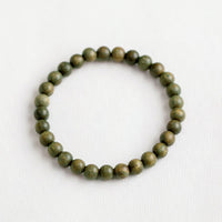 Bracelet apaisant en bois de santal vert tibétain de KarmaRipple