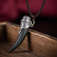Collier avec pendentif en argent sterling 925 et obsidienne noire, motif de dents de loup, de KarmaRipple.