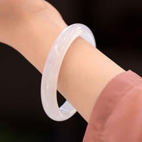 Bracelet jonc en calcédoine authentique et positif de KarmaRipple