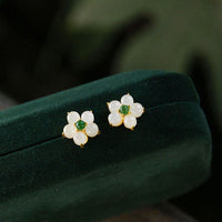 Boucles d'oreilles à tige en jade ivoire de KarmaRipple