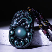 Pendentif PiXiu en obsidienne arc-en-ciel positive tibétaine de KarmaRipple