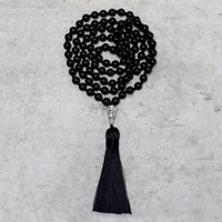 Pendentif en perles de prière et de méditation pour le yoga en onyx noir de 108 Malas de KarmaRipple