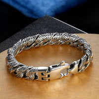 Bracelet porte-bonheur sculpté à motif floral de la dynastie Tang de KarmaRipple