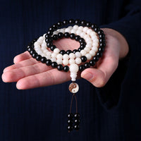 Pendentif Mala de protection Yin-Yang en ébène de KarmaRipple