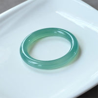 Bracelet jonc en calcédoine verte authentique de KarmaRipple