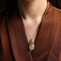 Collier pendentif de protection en jade ivoire de KarmaRipple