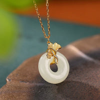 Collier avec pendentif en argent sterling 925 et jade Hetian authentique, feuille de ginkgo, boucle de paix, porte-bonheur de KarmaRipple