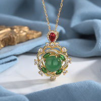 Pendentif porte-bonheur en jade cyan et pierre précieuse rouge de KarmaRipple