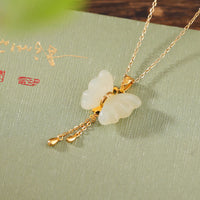 Collier pendentif papillon en jade ivoire Hetian plaqué or 925 de KarmaRipple