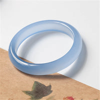 Bracelet jonc d'équilibre émotionnel en calcédoine bleue de KarmaRipple