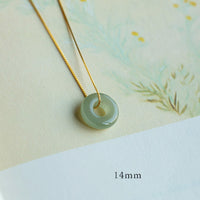 Collier pendentif en jade rond authentique de KarmaRipple, boucle de paix, fortune et abondance