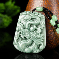 Collier avec pendentif en chaîne de perles de protection en jade représentant le dragon du zodiaque chinois de l'année du dragon de KarmaRipple