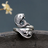 Bague en argent sterling 925 avec motif poisson koï et ondulations d'eau de KarmaRipple