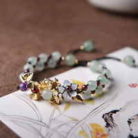 Bracelet porte-bonheur en pétales de fleurs et perles de grenat et aventurine verte de KarmaRipple