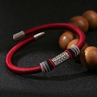 Bracelet en argent sterling 925 avec cordon rouge Om Mani Padme Hum Peace de KarmaRipple