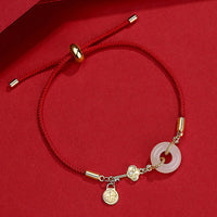 Bracelet en corde rouge plaqué or 18 carats avec boucle de paix en jade Hetian de KarmaRipple, symbole de la fortune et du caractère Fu