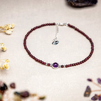 Bracelet de cheville purifiant et apaisant en grenat et améthyste de KarmaRipple