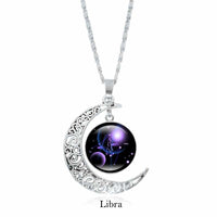 Collier pendentif de protection lunaire avec les 12 constellations du zodiaque de KarmaRipple 
