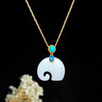 Collier pendentif éléphant en jade ivoire de KarmaRipple