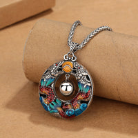Collier pendentif de protection en bronze avec perles de jeu de double dragons colorés de l'année du dragon de KarmaRipple