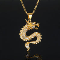 Collier avec pendentif dragon en zircon et symbole du zodiaque chinois de KarmaRipple