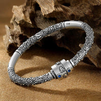 Bracelet créatif tibétain en argent sterling 990 gravé Om Mani Padme Hum avec nuages ​​de bon augure de KarmaRipple