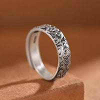 Bague porte-bonheur vintage à motif de nuages ​​de bon augure de KarmaRipple