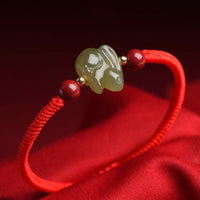 Bracelet en fil d'abondance en perles de cinabre et jade Hetian de KarmaRipple, Année du Lapin