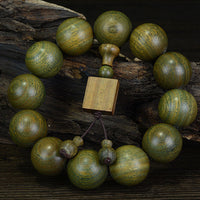 Bracelet de guérison en bois de santal vert tibétain de KarmaRipple
