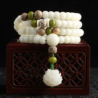 Bracelet Mala Bodhi Lotus en jade ivoire et pendentif d'équilibre de KarmaRipple