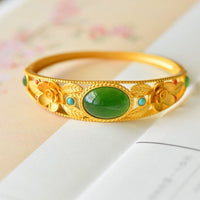 Bracelet jonc en jade cyan, ivoire, fleur et feuille de jade, équilibre et fortune, de KarmaRipple