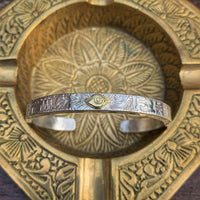Bracelet manchette en bronze avec protection œil d'Horus de KarmaRipple