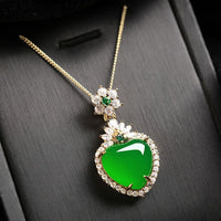 Collier avec pendentif en forme de cœur en calcédoine verte de KarmaRipple
