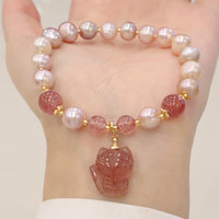 Bracelet Talisman Équilibrant l'Amour Renard Mignon en Quartz Fraise et Perles Authentiques de KarmaRipple