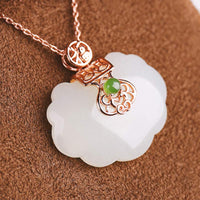 Collier pendentif en argent sterling 925 et jade ivoire de KarmaRipple, symbole de bonheur