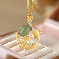 Collier pendentif poisson koi en jade cyan de KarmaRipple, équilibrant et calme 